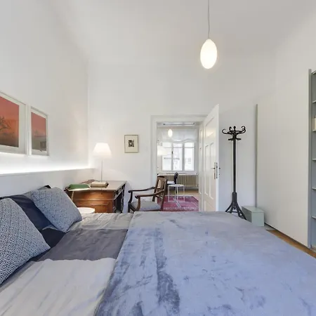 Center With Parking Apartamento Liubliana